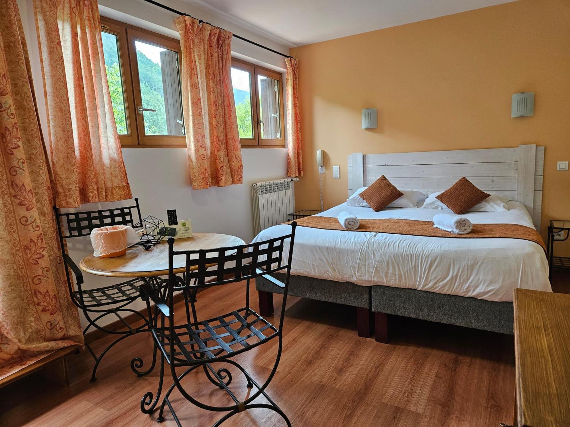 Hotel Le Mont Barral Creyers エクステリア 写真