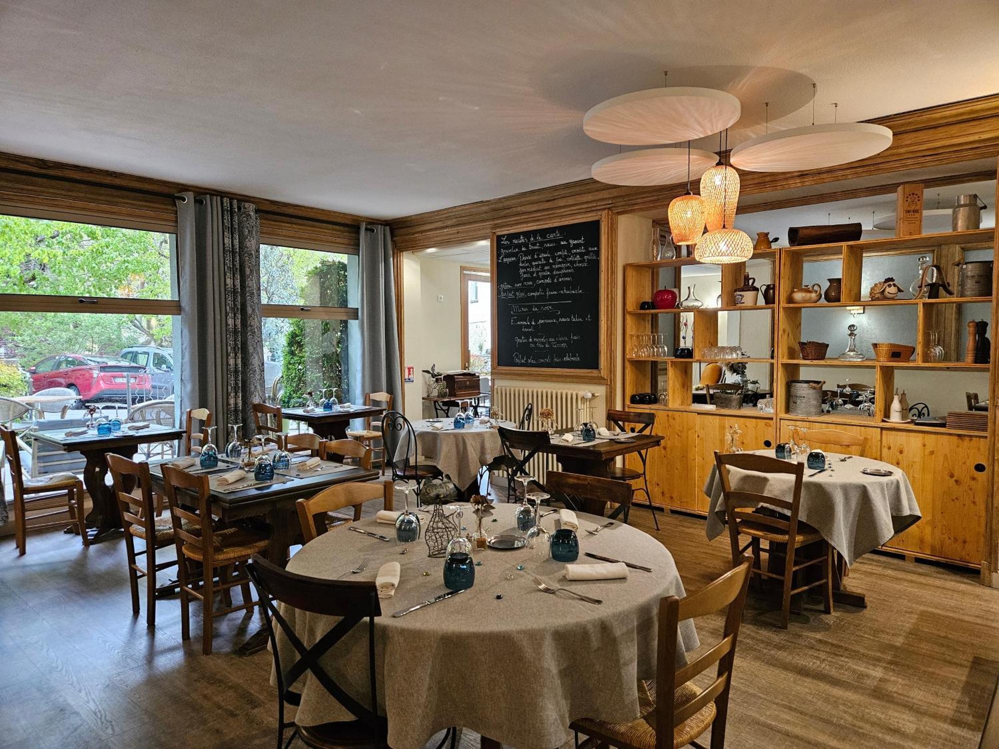 Hotel Le Mont Barral Creyers エクステリア 写真