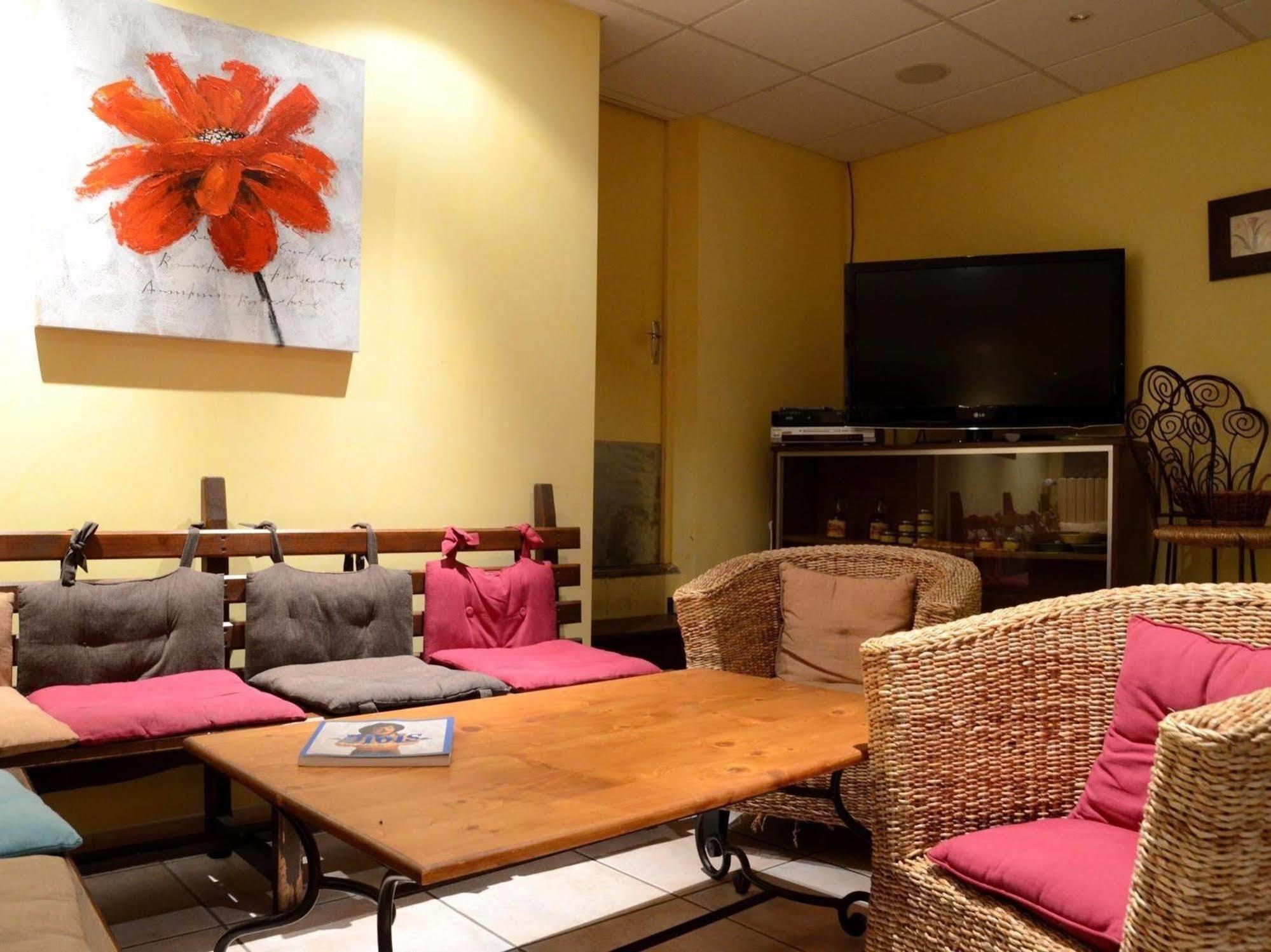 Hotel Le Mont Barral Creyers エクステリア 写真
